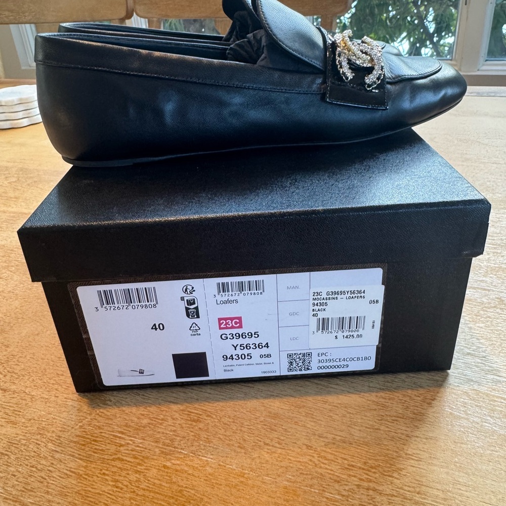 CHANEL Women's Black and Gold Loafers - Picture 3 of 5